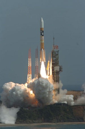 Tên lửa đẩy H-2A của Nhật Bản. Nhật Bản không gặp trở ngại về công nghệ tên lửa và dẫn đường.
